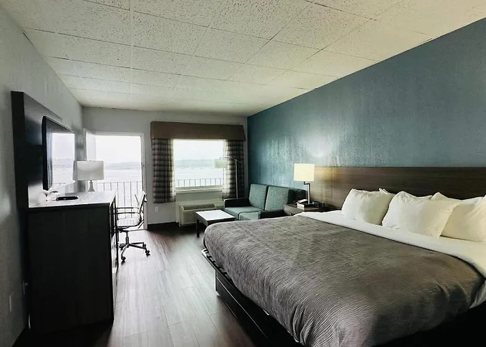 Quality Inn - On The Lake Clarksville-Boydton