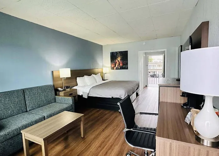 Quality Inn - On The Lake Clarksville-Boydton