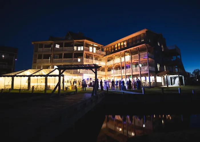 Burrus House Inn Waterfront Suites