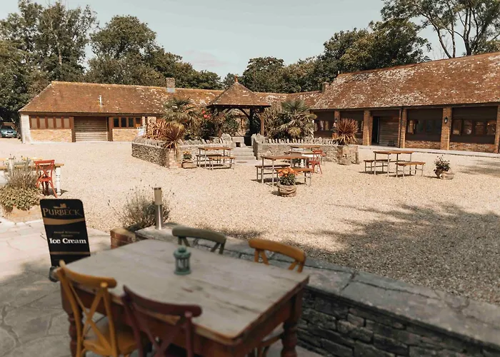 Kingston Country Courtyard